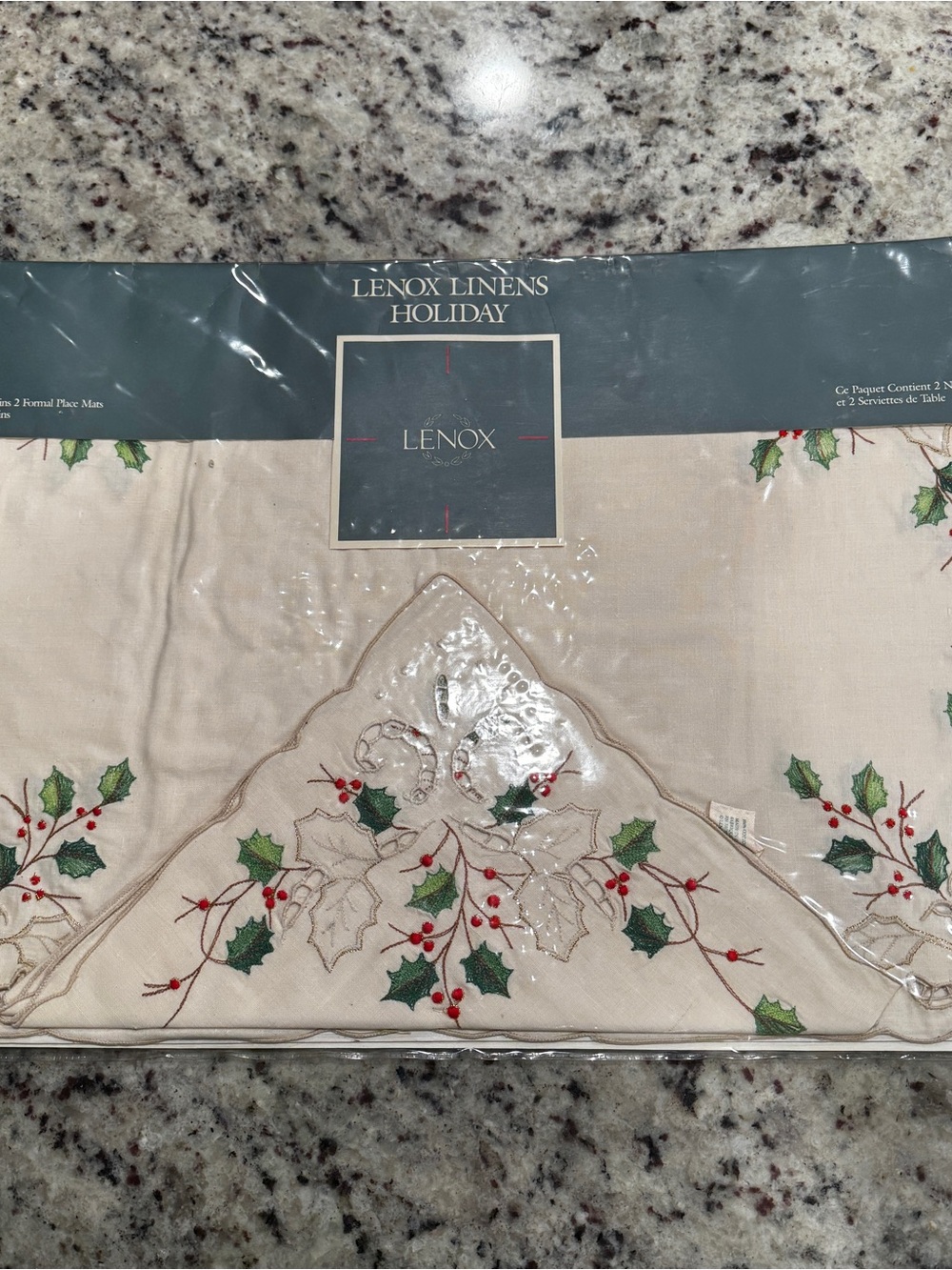 Luxury Lenox Cream Holiday Holly Embroidered Placemat and napkin set (2)